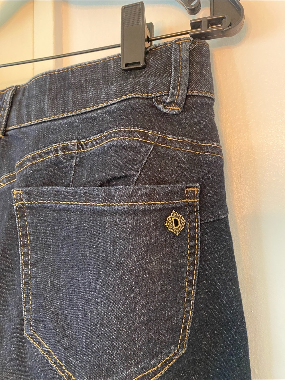 NWOT - Democracy blue cropped denim jeans size 4 - Picture 3 of 6
